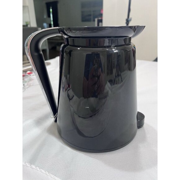 Keurig 32 Ounce Coffee Pot Carafe 2.0 Replacement Black Silver - Picture 2 of 5